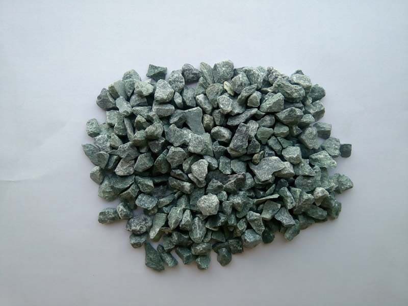 green-color-natural-stone-crushed-dry-chips