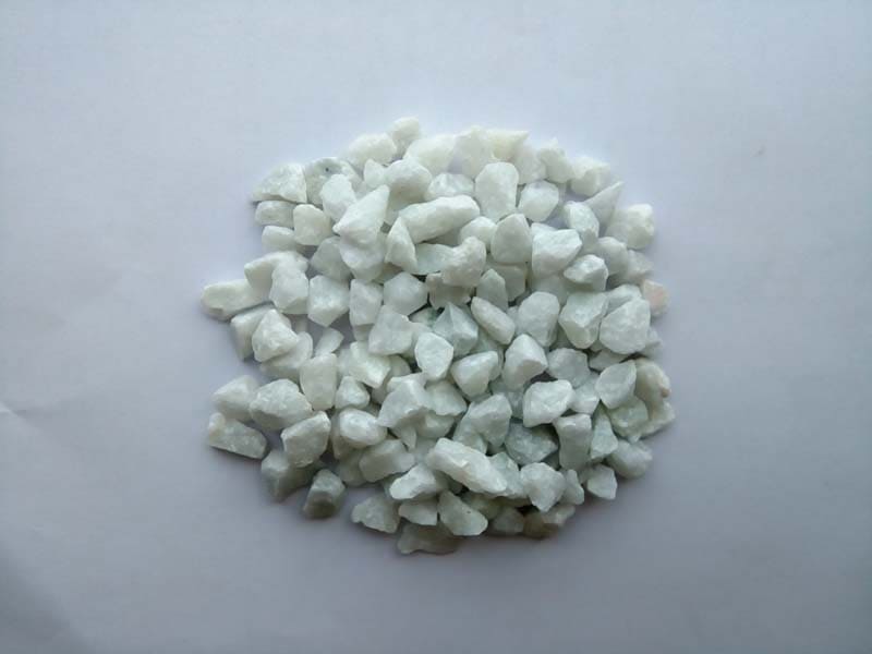 white-color-natural-stone-crushed-dry-chips