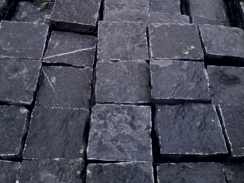kadappa-black-limestone-cobbles-natural-surface-finish-stones-garden-home-outdoor-decor-landscaping-building-material
