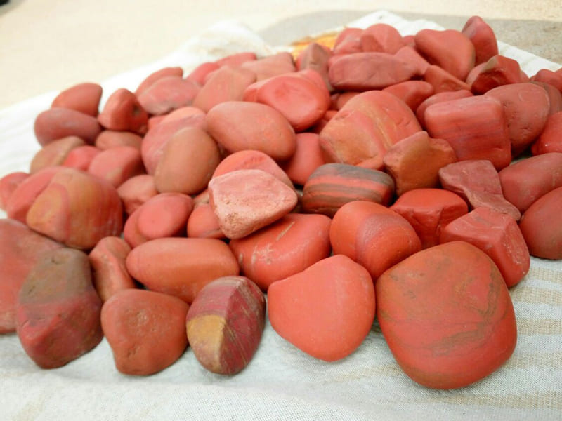 red-color-agate-natural-river-pebbles-round-decorative-hardscaping-landscaping-stones