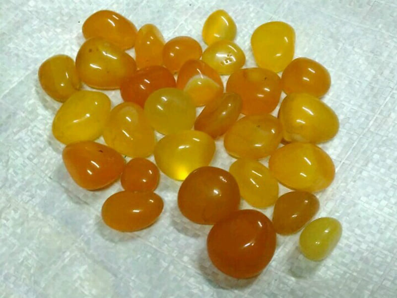 natural-best-price-yellow-onyx-oval-round-shape-stones-tumbled-glossy-transparent-polished-decorative-pebbles