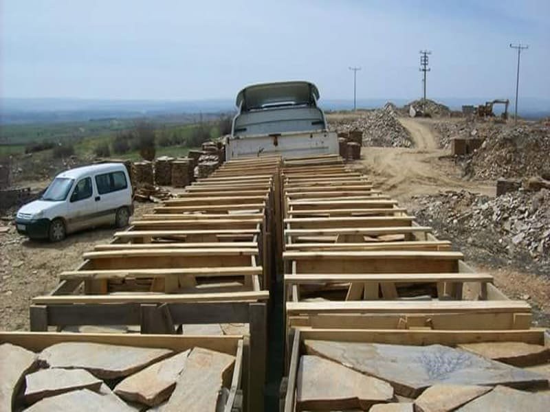 yellow-mint-crazy-sandstone-wooden-crate-cobbles-packing-for-landscaping-use