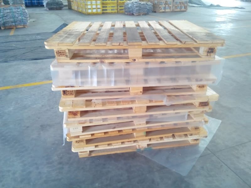 eucalyptus-wooden-empty-clean-fresh-pallet-packaging-for-exports-supplies