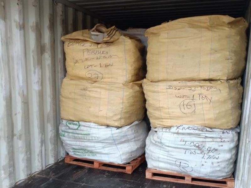 natural-river-bolder-pebbles-packed-in-jumbo-bags-stuffing-in-container-for-exports