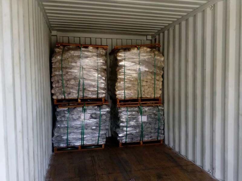 river-natural-pebbles-packed-on-wooden-pallet-stuffing-in-container-for-exports