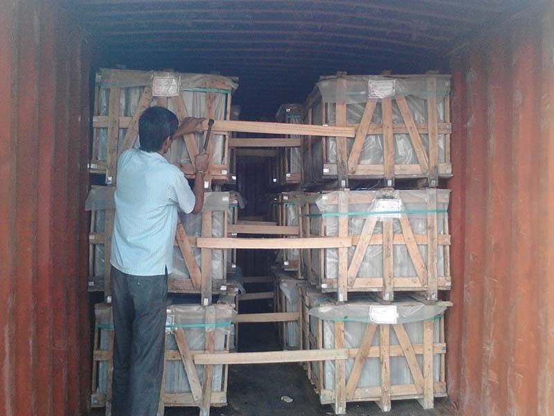 teak-sandstone-tiles-edge-machine-cut-packaging-in-wooden-crate-container-stuffing