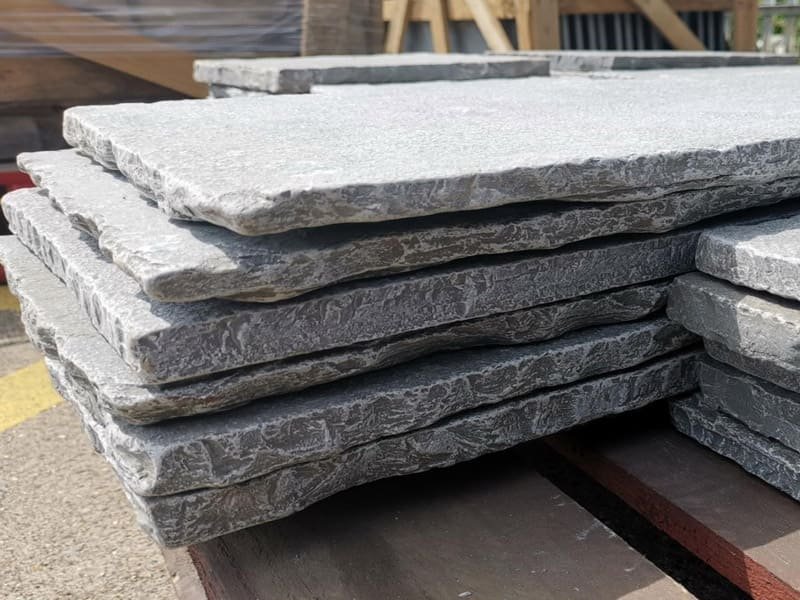 tandur-grey-limestone-tumbled-paving-stone