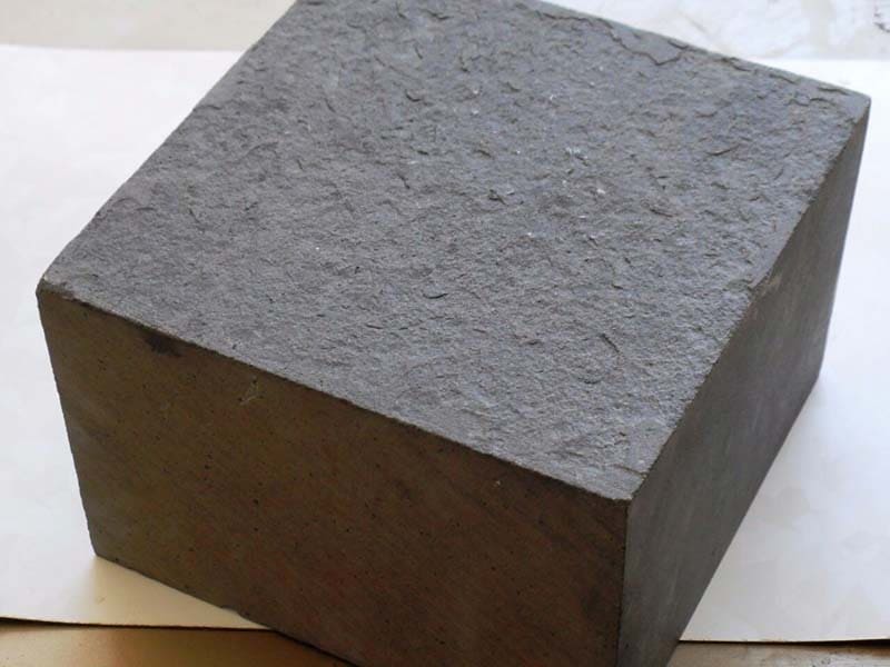 black-basalt-flamed-finish-surface-cubes-machine-cut-cobbles-exporter-from-india-pavement-natural-stones