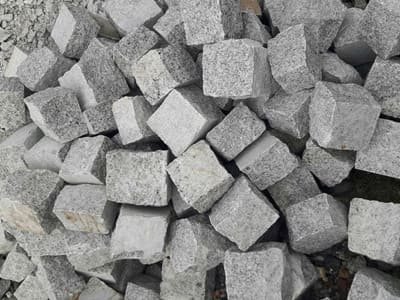 silver-gray-solid-indian-granite-cobbles-cubes-cheap-price-hand-split-face-natural-landscaping-stones-exporter-trader-supplier-manufacturer