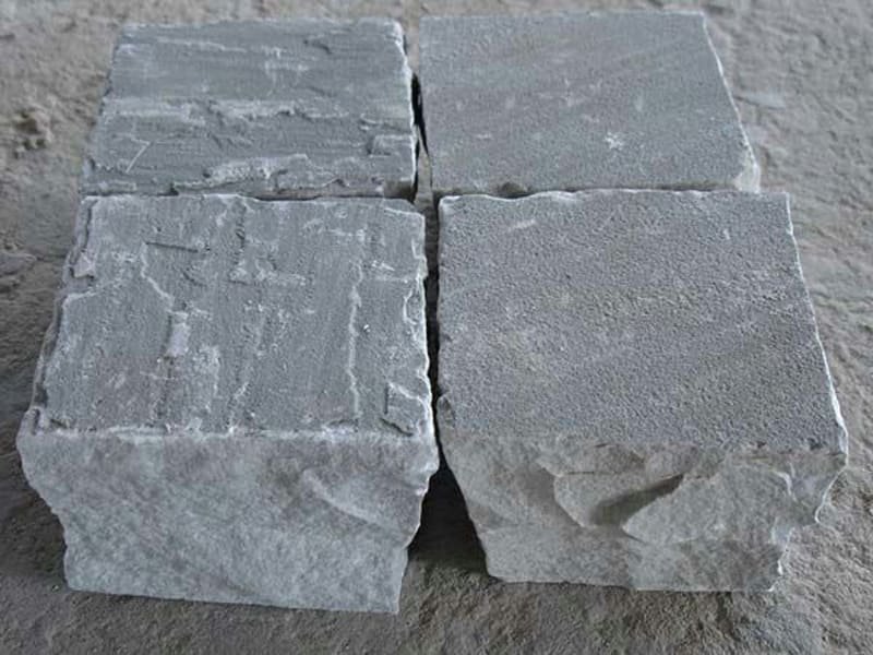 light-grey-colour-sandstones-natural-tumbled-cobble-minerals-paving-stones-best-price-avaialble-cheap-price-rocks