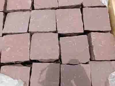 jodhpur-brown-sandstone-cobbles-rough-look-tumbled-natural-stones-international-export-packing-using-in-landscaping-paving-purpose-exporter