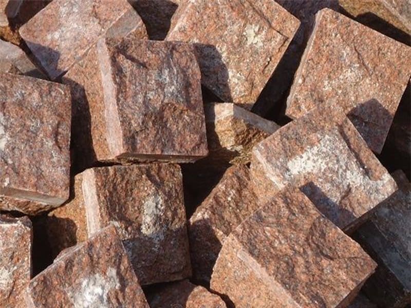 gem-red-granite-cobble-pavement-stones-top-natural-split-finish-side-machine-cut-paver-cubes-garden-outdoor-landscaping