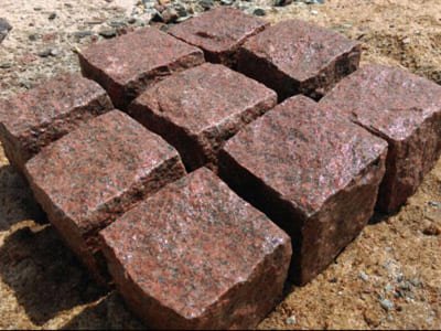 red-colour-indian-natural-granite-hand-cut-tumbled-cobble-stones-square-setts-use-for-courtyard-garden-exporter-supplier-manufacturer-trader