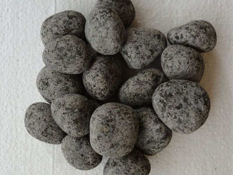 black-granite-tumbled-pebbles-dry-look-art-craft-indian-stone-pebbles-manufacturer-dealer