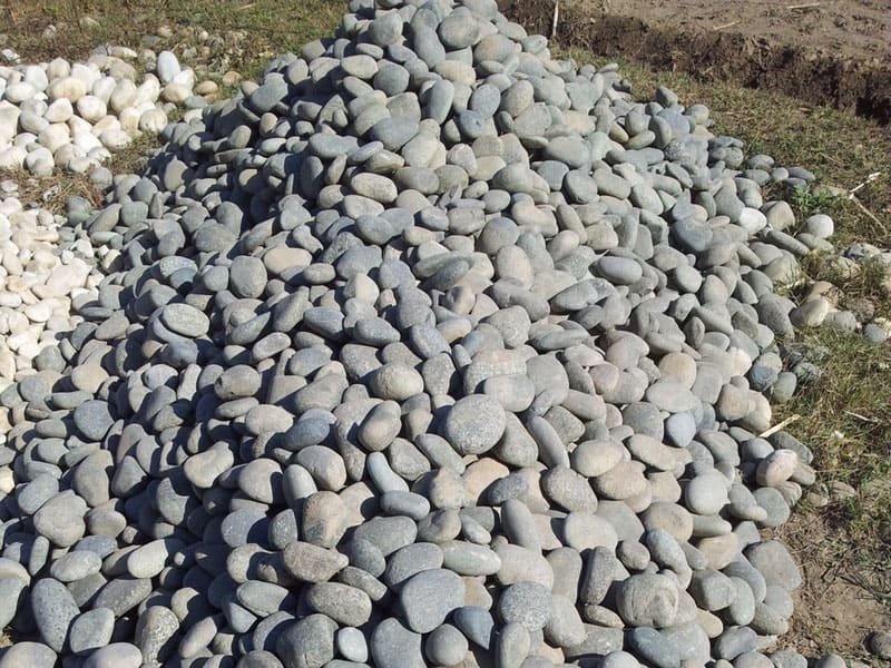 green-natural-river-pebbles-wholesale-supplier-unpolished-landscaping-stone