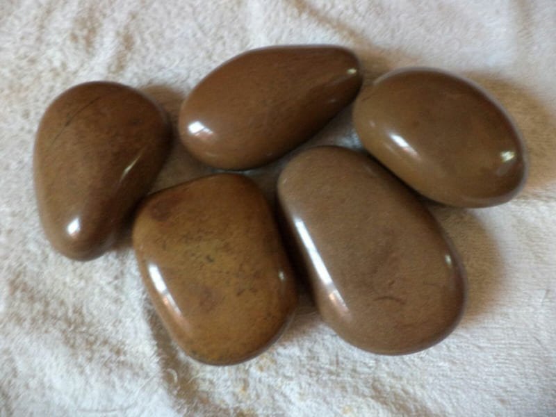 brown-polished-natural-river-pebbles-trader-from-india-decor-hoe-garden-pathway-horticultural-products