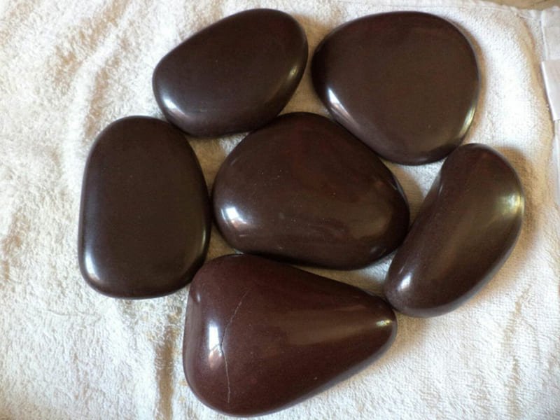 chocolate-polished-natural-river-pebbles-uses-fountain-decor-garden-pathway-poolside-decoration